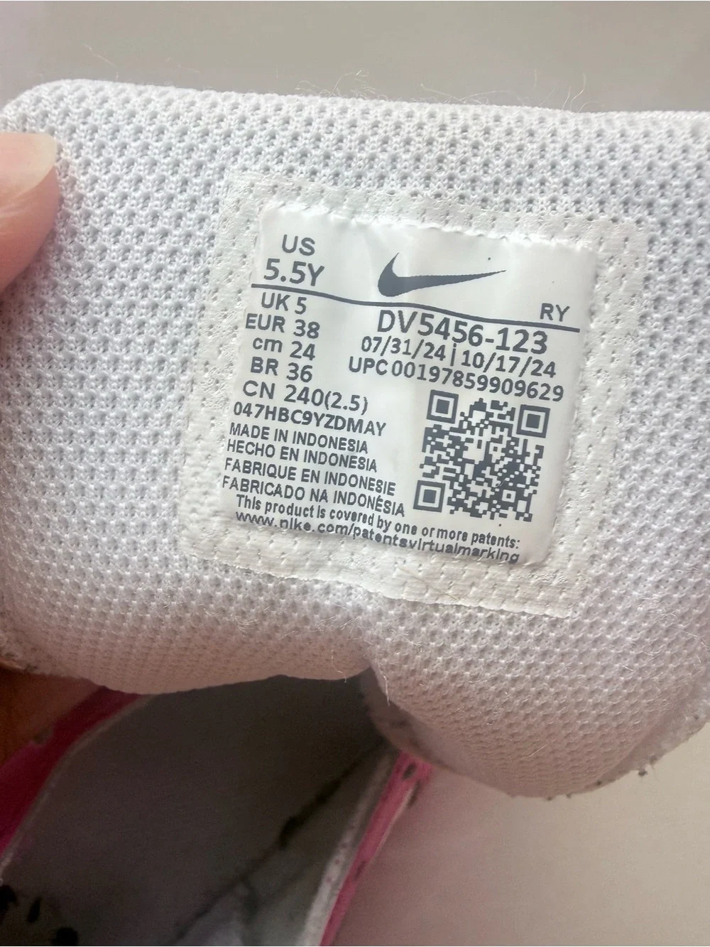 Nike Kids White and Pink Low-Top Sneakers